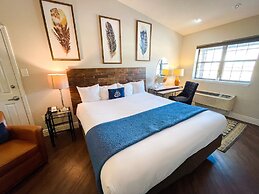 Pinemark Inn & Suites