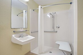 Super 8 by Wyndham Daytona Beach