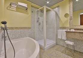 Crowne Plaza Venice East by IHG