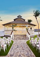 Coconut Bay Beach Resort & Spa All Inclusive
