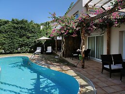 Out Of The Blue All Inclusive Resort & Spa