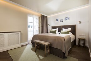 LOEV - VELA Hotel