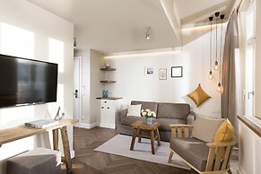 LOEV - VELA Hotel