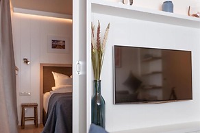 LOEV - VELA Hotel