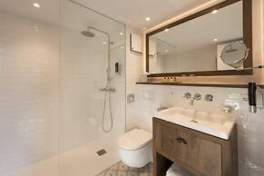 LOEV - VELA Hotel