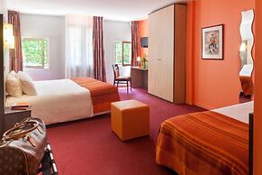 Brit Hotel Chinon le Lion d'Or