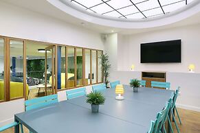 The Playce Hotel & Bar by Happyculture