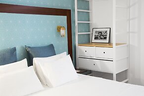 The Playce Hotel & Bar by Happyculture