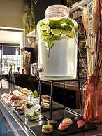 The Playce Hotel & Bar by Happyculture