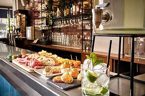 The Playce Hotel & Bar by Happyculture