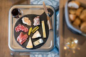 The Playce Hotel & Bar by Happyculture