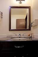 The Mammoth Creek Inn