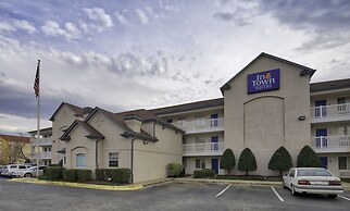 InTown Suites Extended Stay Greensboro NC - Lanada Rd