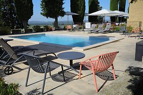 Chateau Des Fines Roches