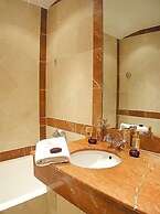 Hôtel Suites Unic Renoir Saint Germain