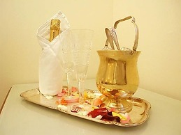 Hôtel Suites Unic Renoir Saint Germain