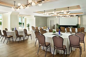 Faro Blanco Resort & Yacht Club Marathon, Curio by Hilton