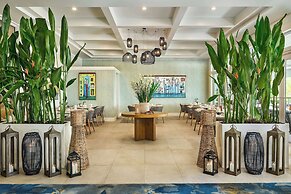 Faro Blanco Resort & Yacht Club Marathon, Curio by Hilton