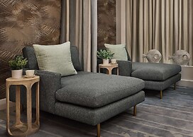 Faro Blanco Resort & Yacht Club Marathon, Curio by Hilton