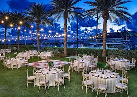 Faro Blanco Resort & Yacht Club Marathon, Curio by Hilton