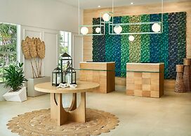 Faro Blanco Resort & Yacht Club Marathon, Curio by Hilton