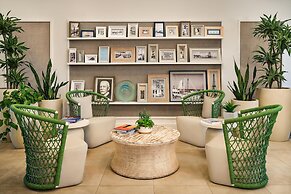 Faro Blanco Resort Marathon Florida Keys, Curio by Hilton