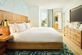 Faro Blanco Resort & Yacht Club Marathon, Curio by Hilton