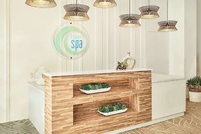 Faro Blanco Resort & Yacht Club Marathon, Curio by Hilton