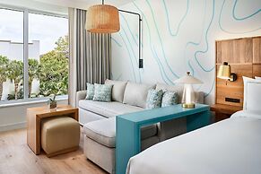 Faro Blanco Resort & Yacht Club Marathon, Curio by Hilton