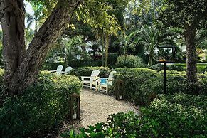 Faro Blanco Resort & Yacht Club Marathon, Curio by Hilton