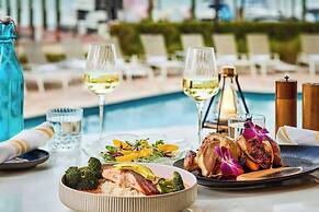 Faro Blanco Resort & Yacht Club Marathon, Curio by Hilton