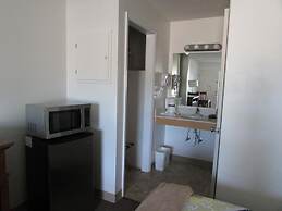 Douglas Inn & Suites