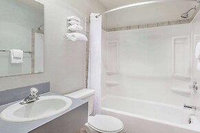 Super 8 by Wyndham Medicine Hat AB