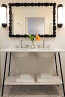 Lighthouse Hotel - Key West Historic Inns