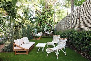 Lighthouse Hotel - Key West Historic Inns