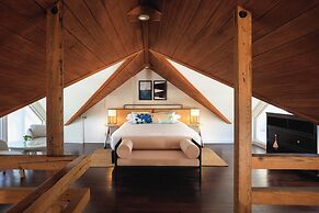 Lighthouse Hotel - Key West Historic Inns