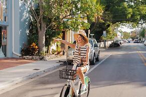 Lighthouse Hotel - Key West Historic Inns