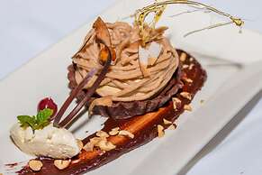 Crown Beach Resort & Spa