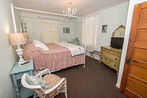 Terrace Inn and 1911 Restaurant