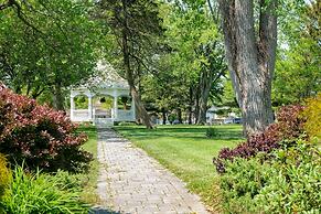 Chateau Inn and Suites