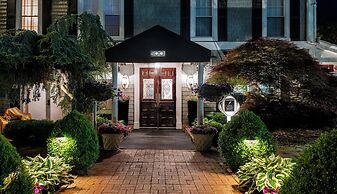 Chateau Inn and Suites