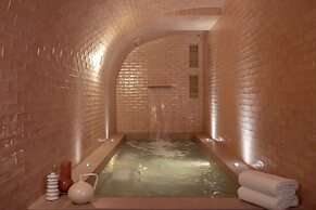 Le Petit Oberkampf Hotel & Spa