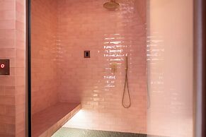 Le Petit Oberkampf Hotel & Spa