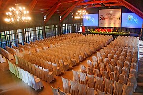 Los Parrales Resort Hotel