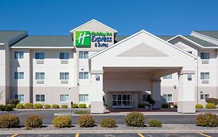 Holiday Inn Express and Suites Stevens Point, an IHG Hotel