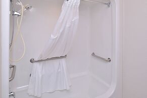 Holiday Inn Express and Suites Stevens Point by IHG