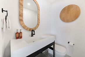 Laguna Surf Lodge by SCP Hotels