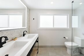 Laguna Surf Lodge by SCP Hotels