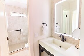 Laguna Surf Lodge by SCP Hotels