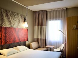 ibis Lyon Caluire Cité Internationale